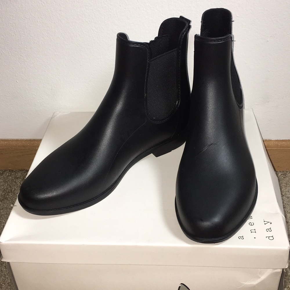 CHELSEA BOOTS - Picture 2 of 4